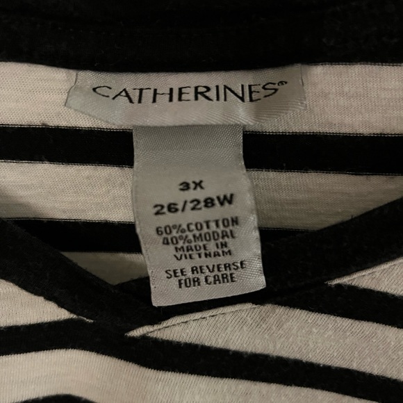Catherine’s 3X (26/28W) short sleeve v-neck black and white striped tshirt - Picture 2 of 3